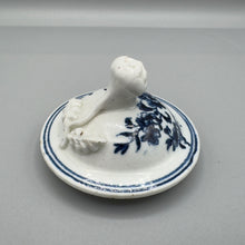 Load image into Gallery viewer, Lowestoft Porcelain Sparrow Beak Jug and Cover - Fence Pattern - C.1770/75
